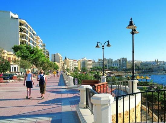 Seaside Oasis Your Own Private Getaway In St Julians سانت جوليان المظهر الخارجي الصورة
